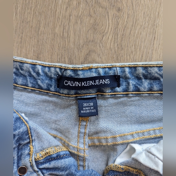 Calvin Klein Jeans - Picture 2 of 3